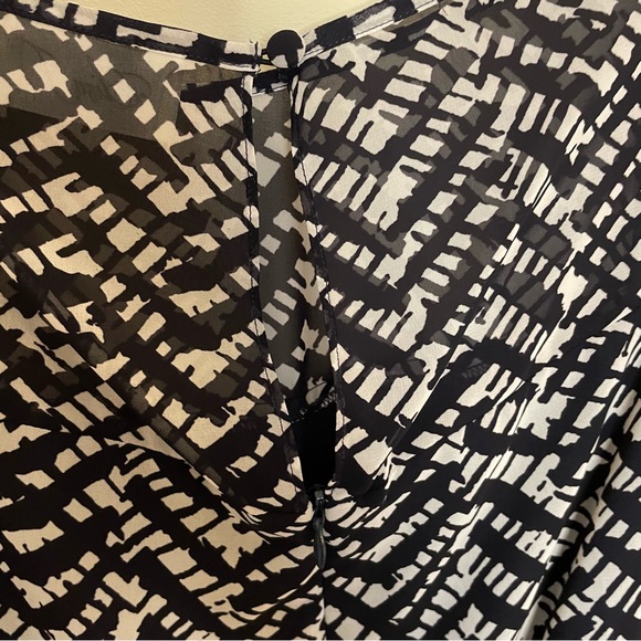 Eliza J Wide Leg Flutter Sleeved Patterned Jumpsuit Women’s Size 6 - Picture 4 of 9